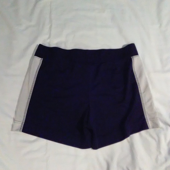 Nike women's jogging/exercise shorts Size LG-12-14 - Picture 2 of 5